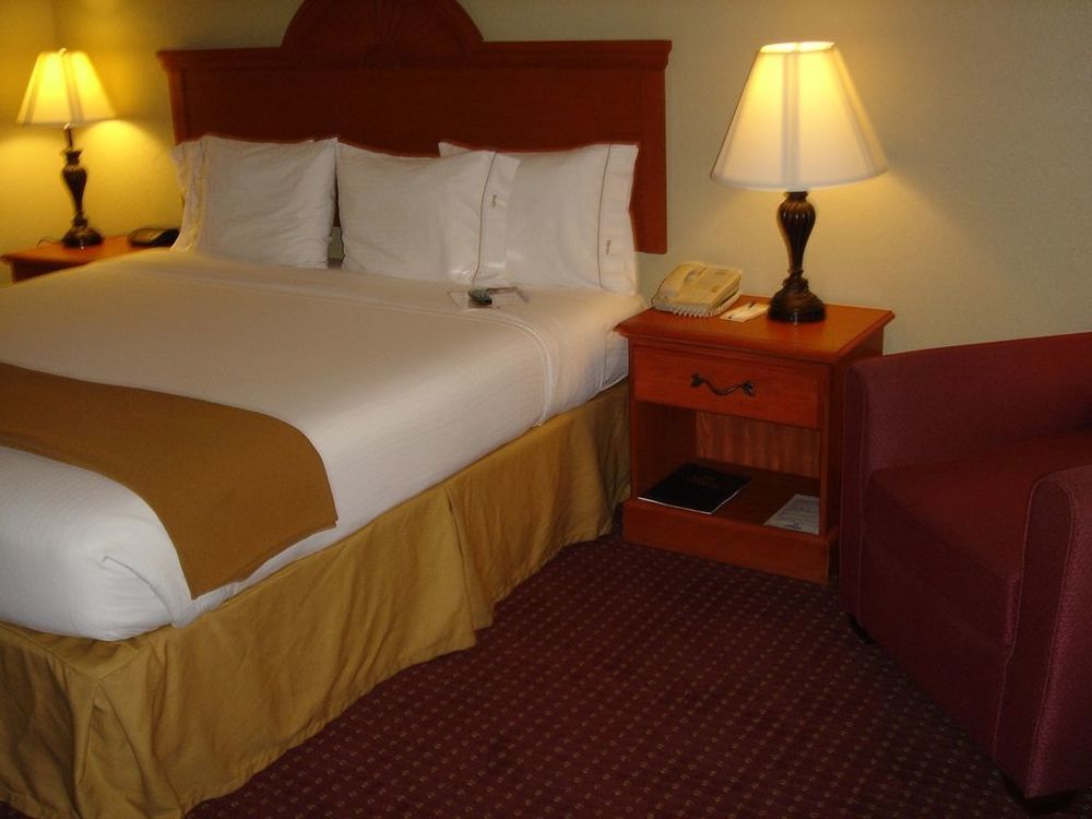 Econo Lodge Inn & Suites - Marianna Room photo